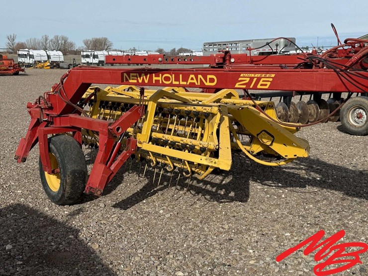 new-holland-216-image-2