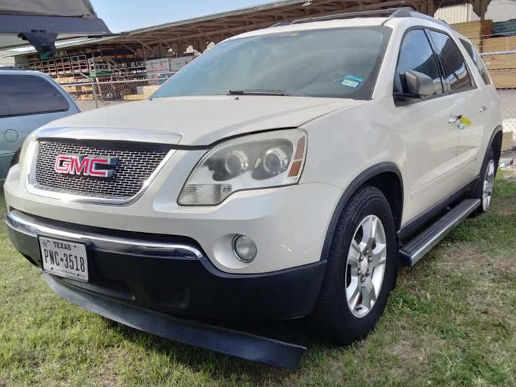 2012-gmc-acadia-image-1