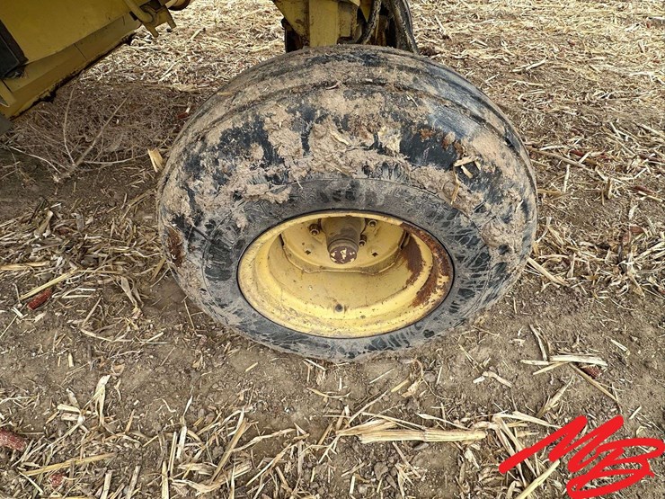 new-holland-70-image-21