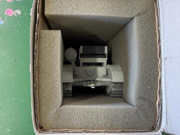 caterpillar-sixty-image-2