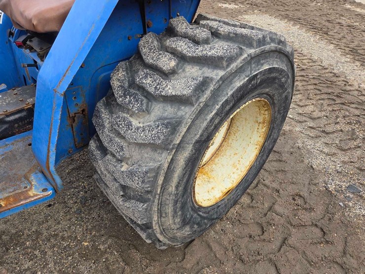 new-holland-tc30-image-10