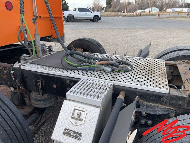 2004-peterbilt-379-image-32