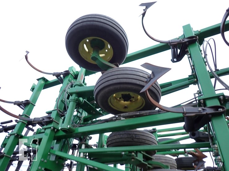 2013-john-deere-2310-image-8