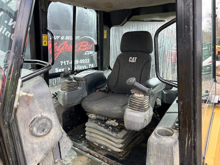 2015-caterpillar-d6k2-lgp-image-22