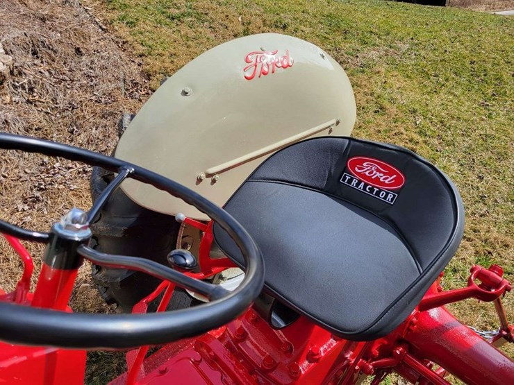 1951-ford-8n-image-10