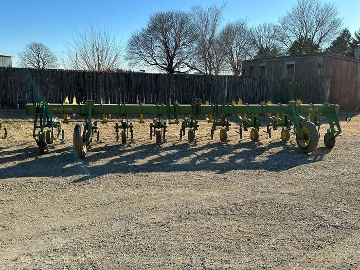 john-deere-825-image-2