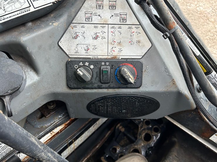 2020-bobcat-s570-image-22
