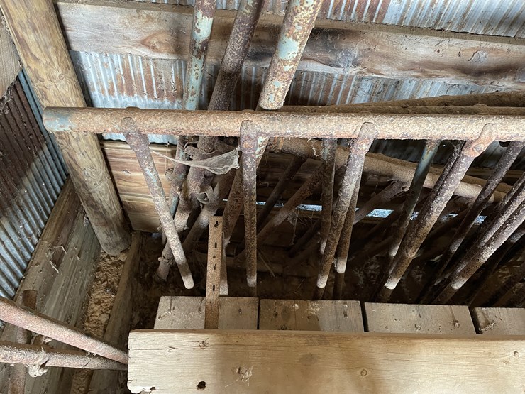 #6067-•-free-stall-stanchion-image-7