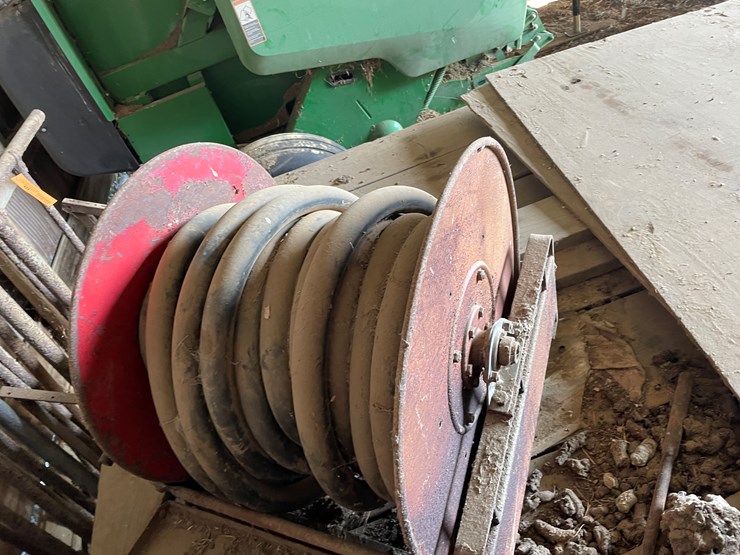 #6066-•-(2)-hydraulic-hose-reels-image-5