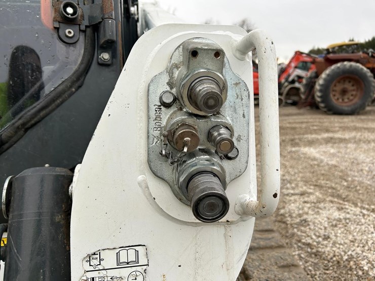 2023-bobcat-t770-image-11