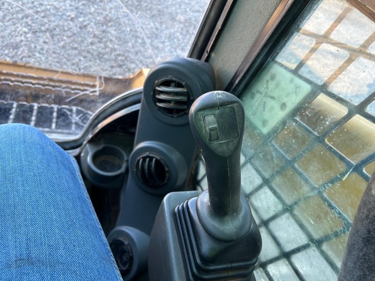 2021-caterpillar-289d3-image-27