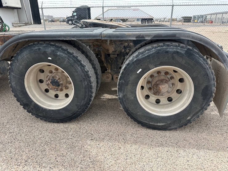 2013-kenworth-t660-image-8