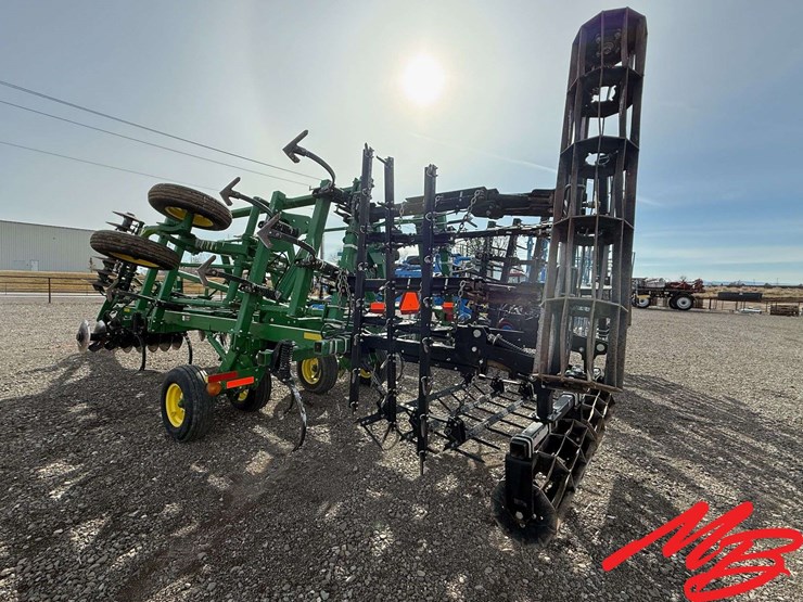 john-deere-2310-image-4