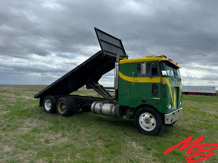 peterbilt-362-image-13