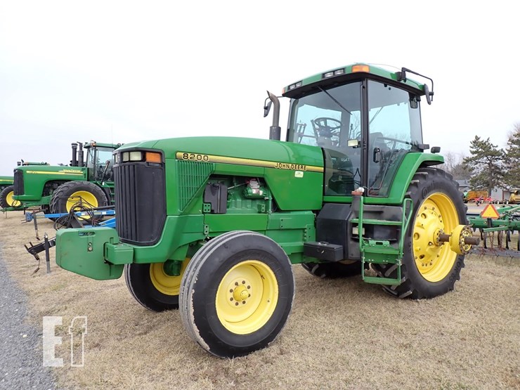 john-deere-8200-image-1