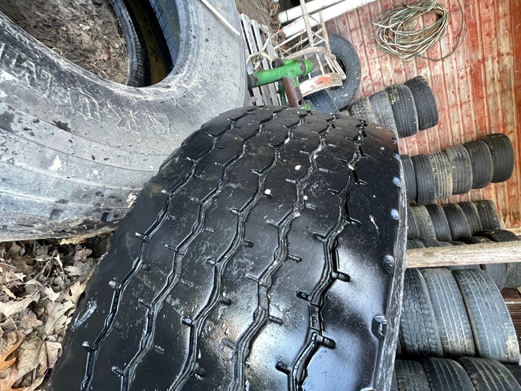 #6081-•-(2)-kumho-tires-image-9