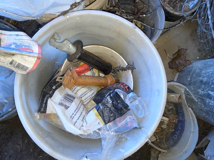 #6092-•-t-post-clips-and-electric-fence-gate-clips-image-7