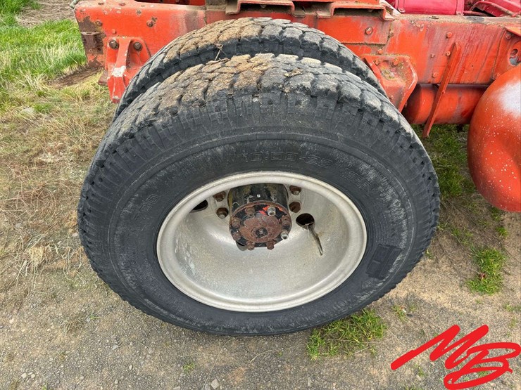 1964-peterbilt-351-image-7