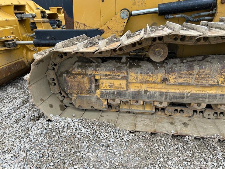 2015-caterpillar-d6k2-lgp-image-17