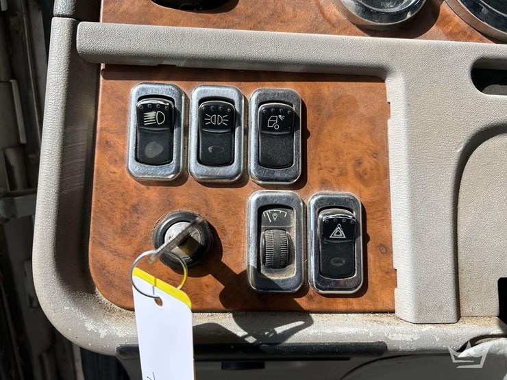 2006-peterbilt-379-image-17