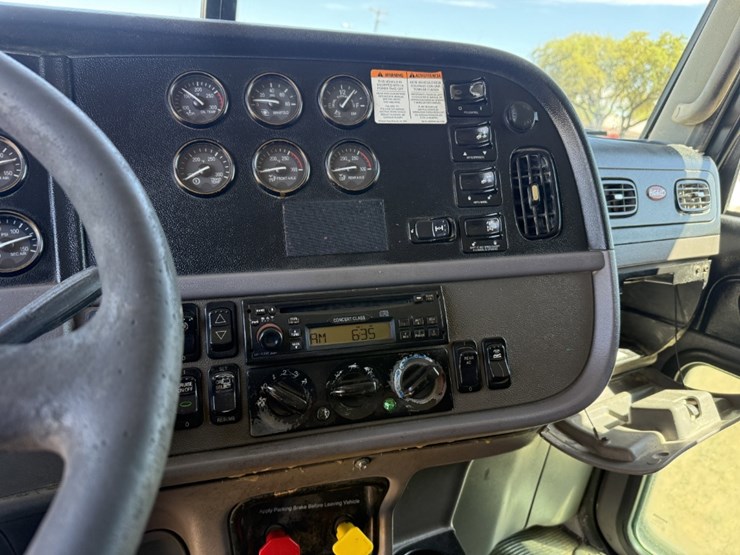 2013-peterbilt-367-image-14