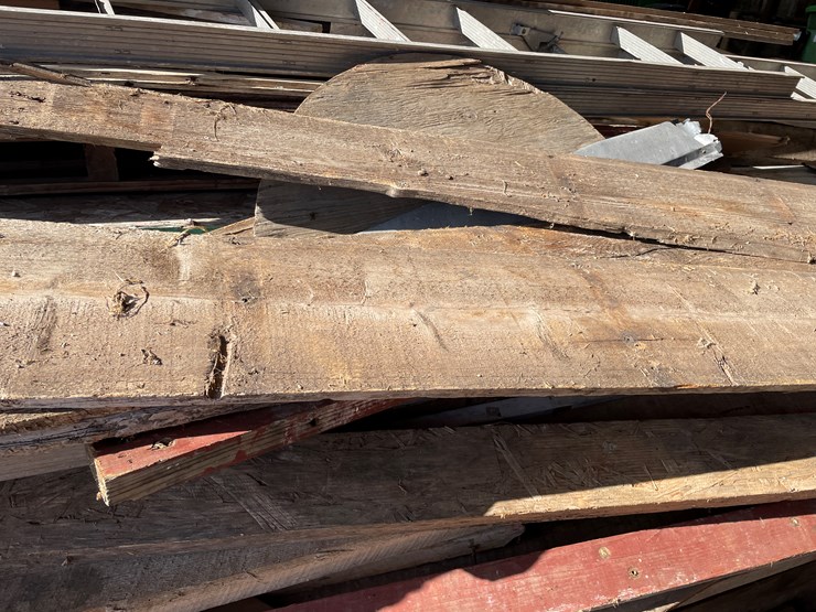 #6069-•-18'-flatbed-wagon-with-contents-image-9