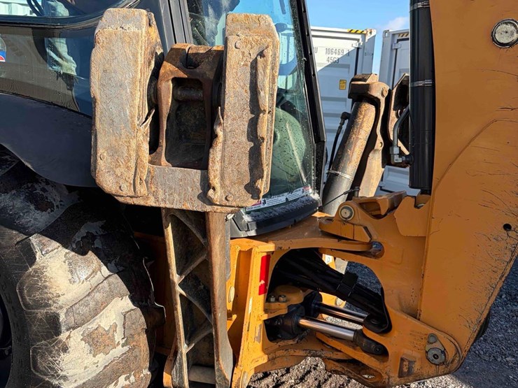 2019-case-580sn-image-16