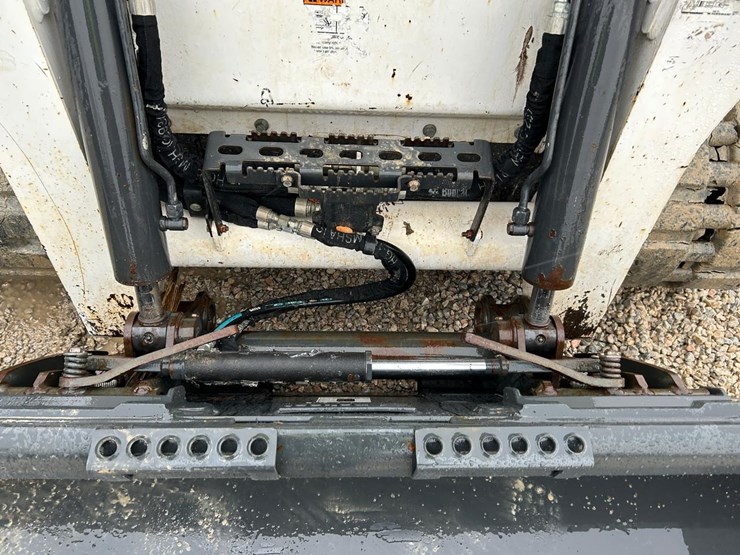 2022-bobcat-t770-image-11
