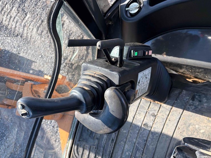 2019-case-580sn-image-23