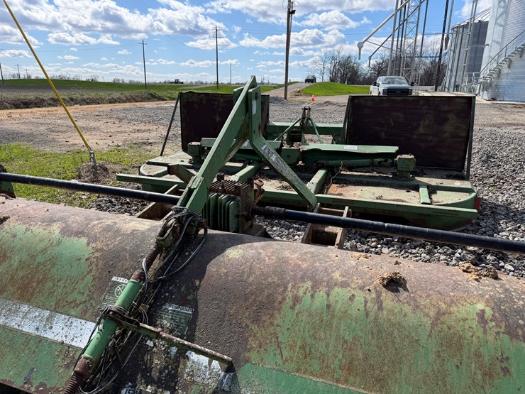 john-deere-220-image-17