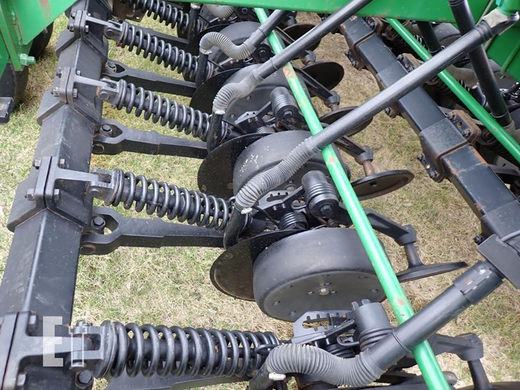 2021-john-deere-1560-image-12