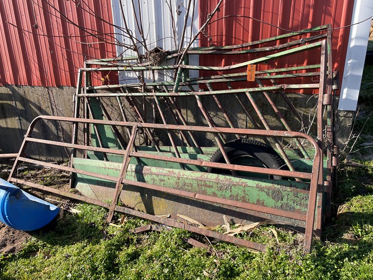 #6047-•-(3)-feeding-gates-image-1