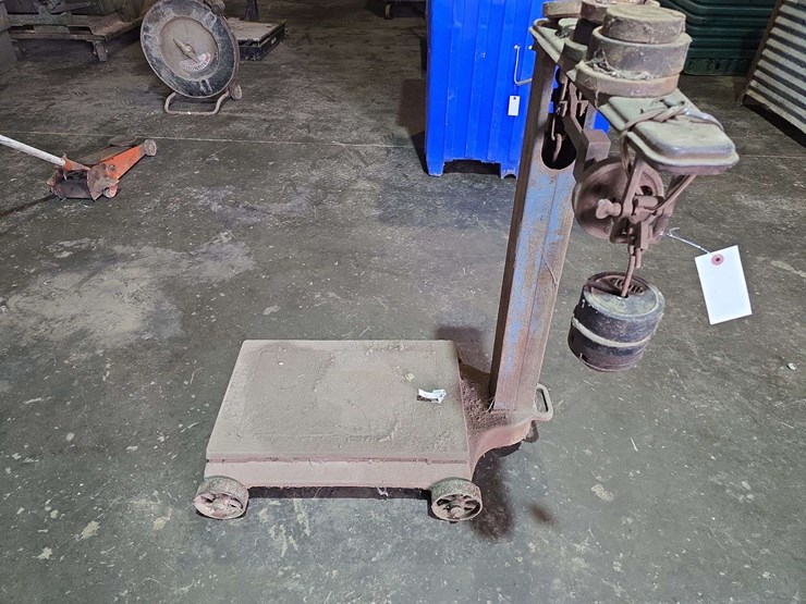 vintage-scale-with-weights-image-3