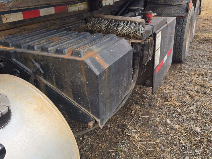 2006-international-8600-image-13