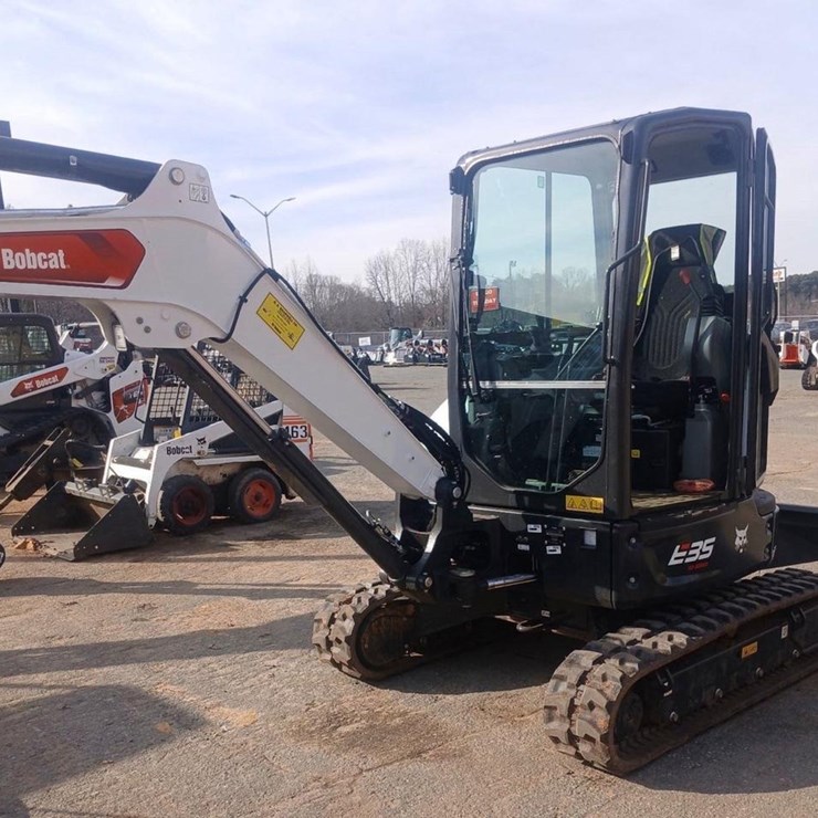 2026 BOBCAT E35