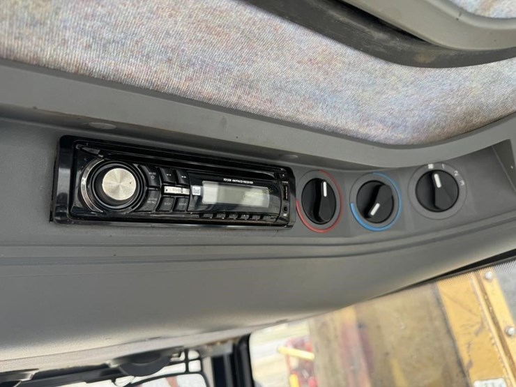 new-holland-7740-image-25