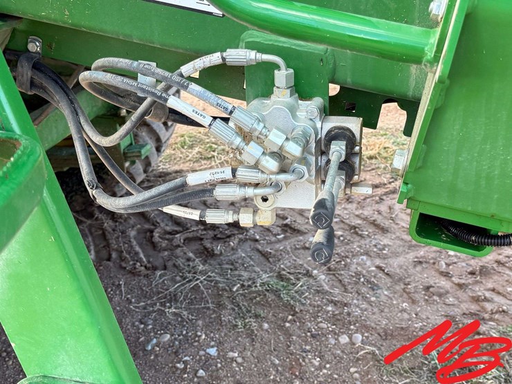 2022-john-deere-l341-image-17