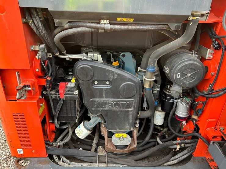 2019-kubota-ssv75-image-14