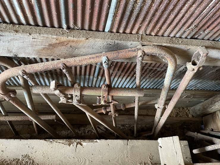 #6067-•-free-stall-stanchion-image-10