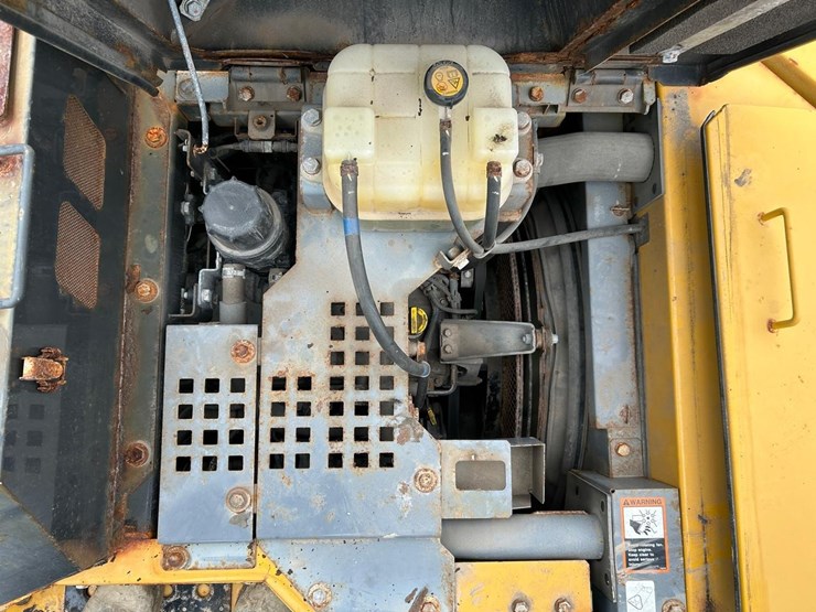 2020-deere-135g-image-21