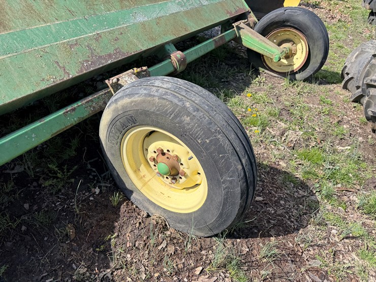 john-deere-220-image-10