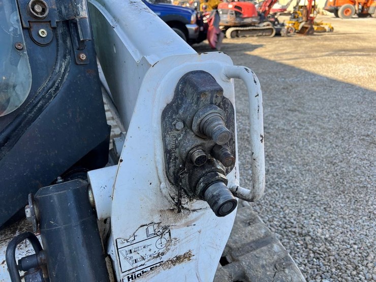 2020-bobcat-t770-image-12