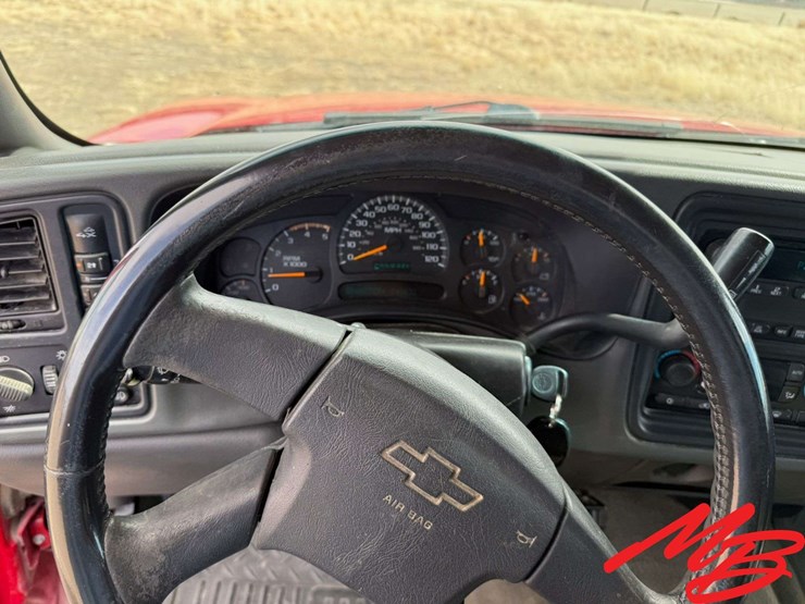 2004-chevrolet-silverado-2500-image-33