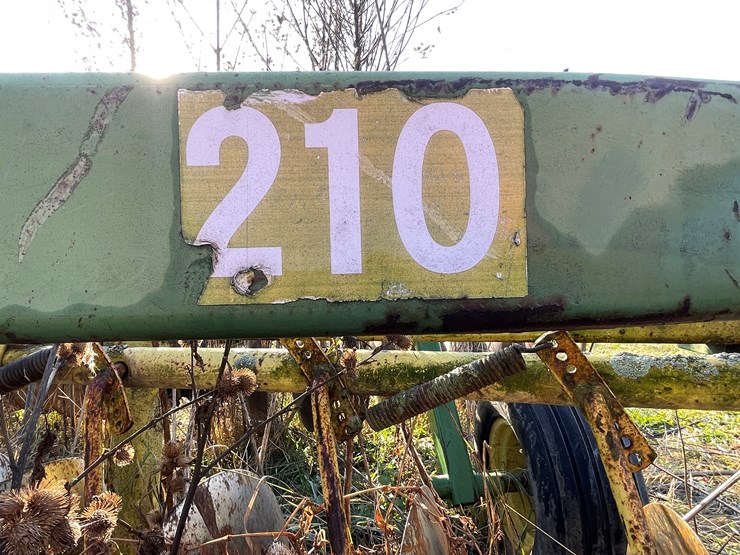 john-deere-210-image-11