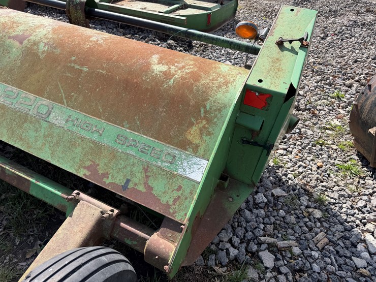 john-deere-220-image-14