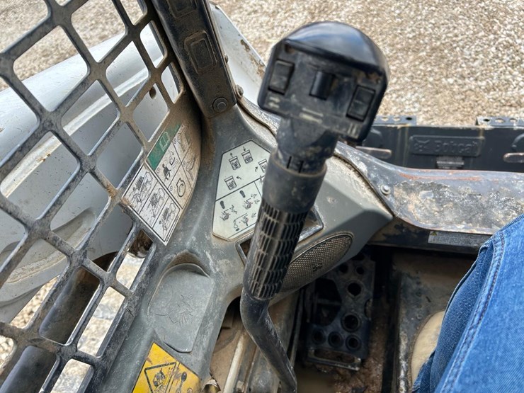 2022-bobcat-t550-image-25