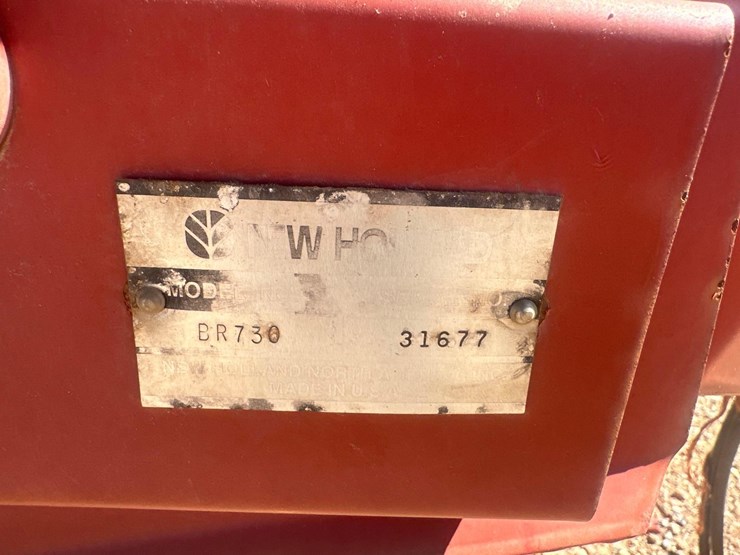 new-holland-br730-image-9