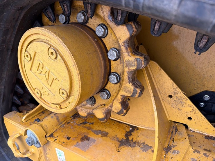 2025-caterpillar-255-image-15