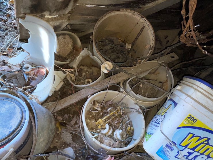 #6092-•-t-post-clips-and-electric-fence-gate-clips-image-4