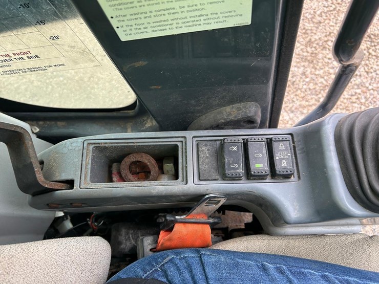 2020-deere-135g-image-29